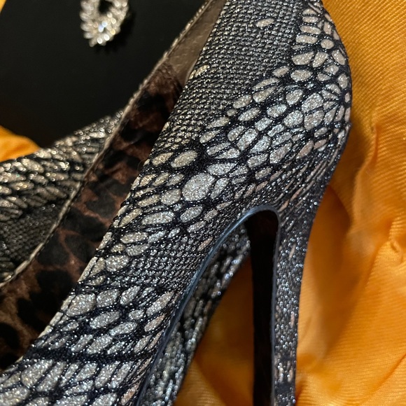 Sz 7 Black Gold Lace Betsy Johnson Platform Heels - Picture 6 of 7